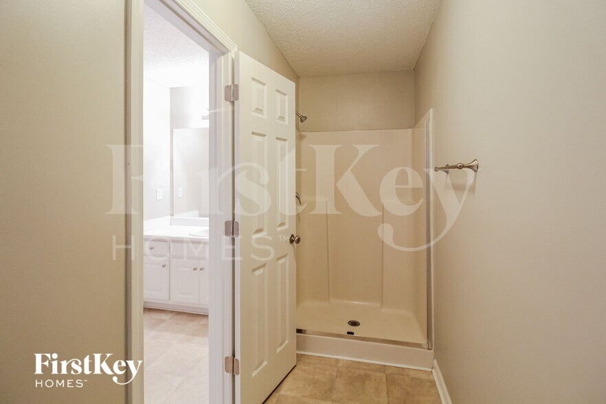 Building Photo - 5354 Crown Oaks Dr