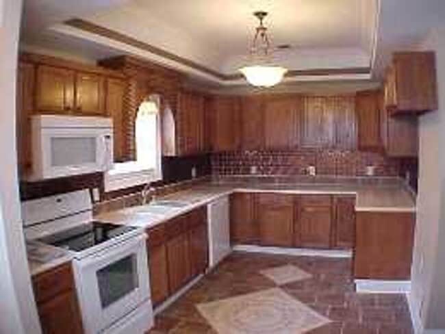 Building Photo - 3 Bedroom 2 Bath Cottage Style Home with Large Den