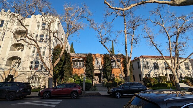 Primary Photo - 158 S Sycamore Ave