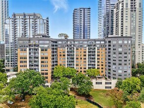 Building Photo - 54 Rainey St