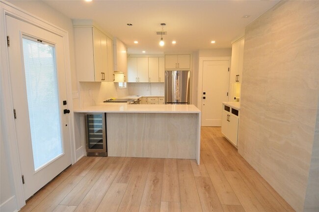 Building Photo - 137 Hillside Pl