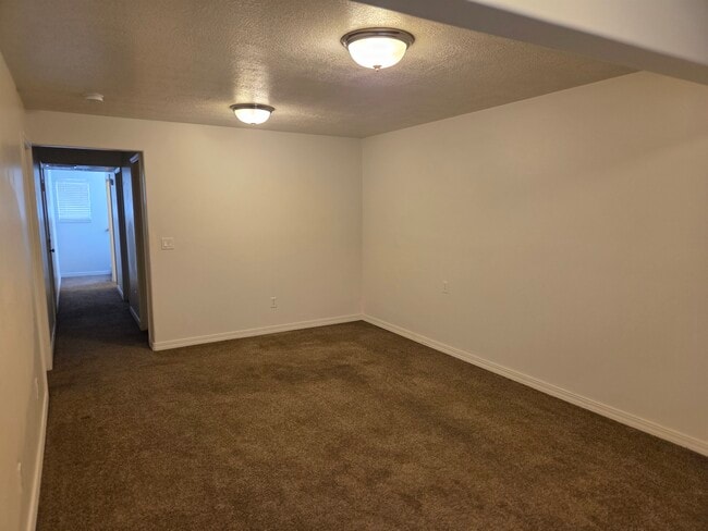 Building Photo - 212 Lyman Ln