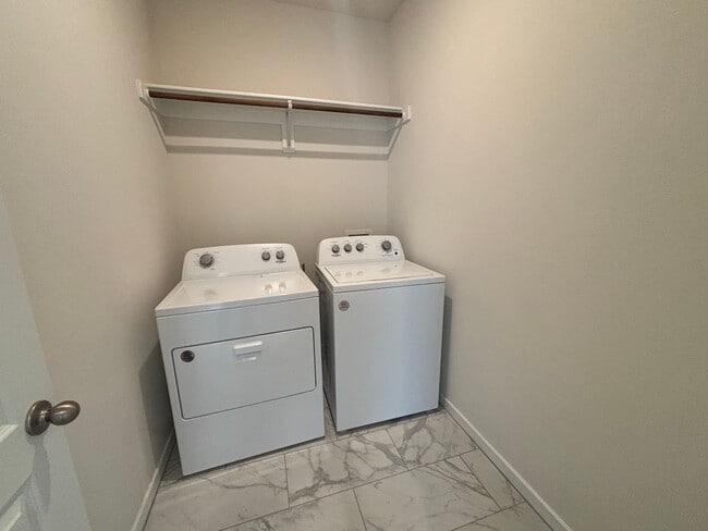 Building Photo - 4802 W Planetree St