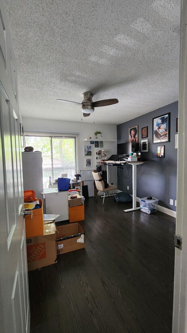 Building Photo - 4952 Sheridan St