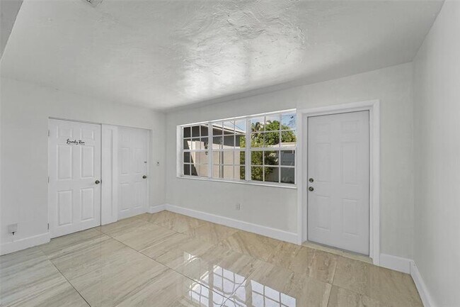 Building Photo - 7251 Grandview Blvd