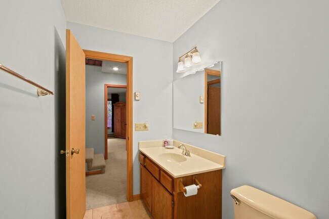 Building Photo - 121 W Blueberry Ln