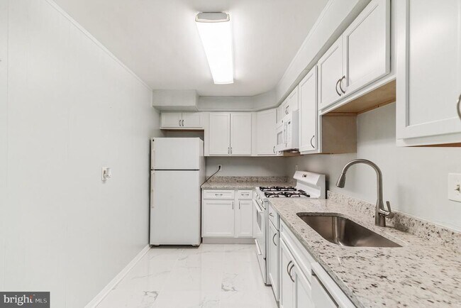 Building Photo - 750 S Dickerson St