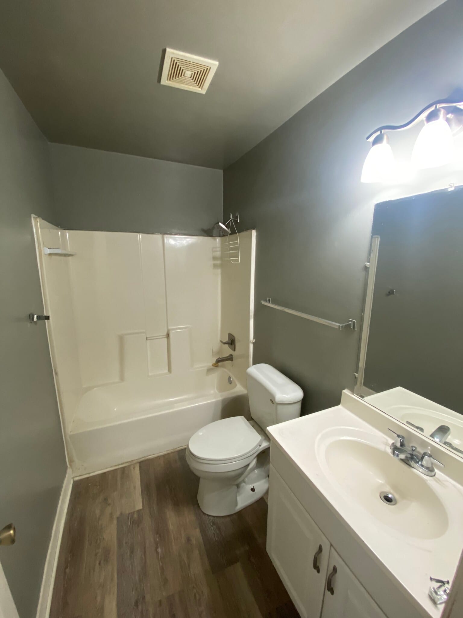Bath - 2533 Highland Trace Dr