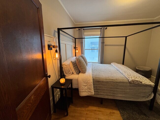 Building Photo - 717 S Fairview St