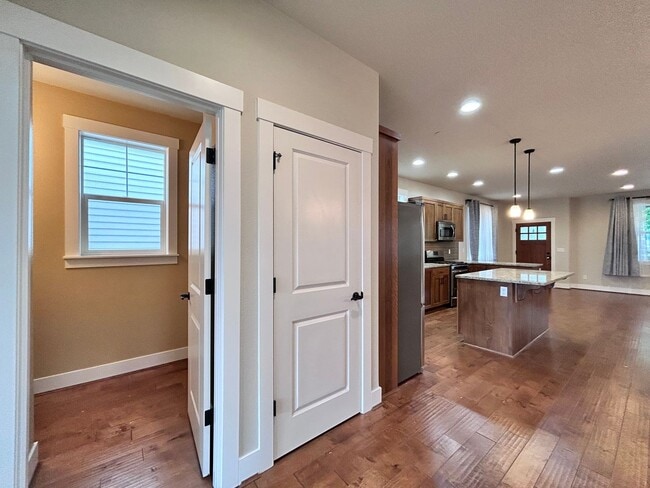 Building Photo - Incredibly Large 4 Bed 2.5 Bath Charmer!