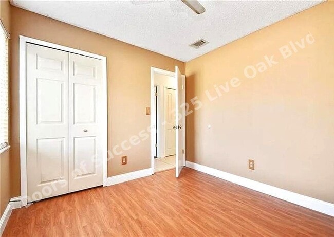 Building Photo - 325 Live Oak Blvd