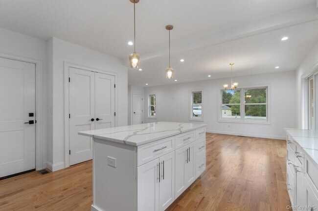 Building Photo - 65 Paulding Ln