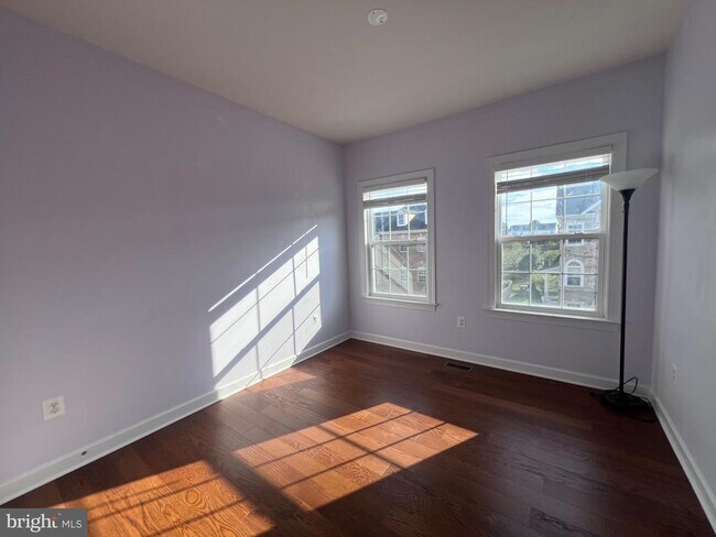 Building Photo - 1542 Kinnaird Terrace NE