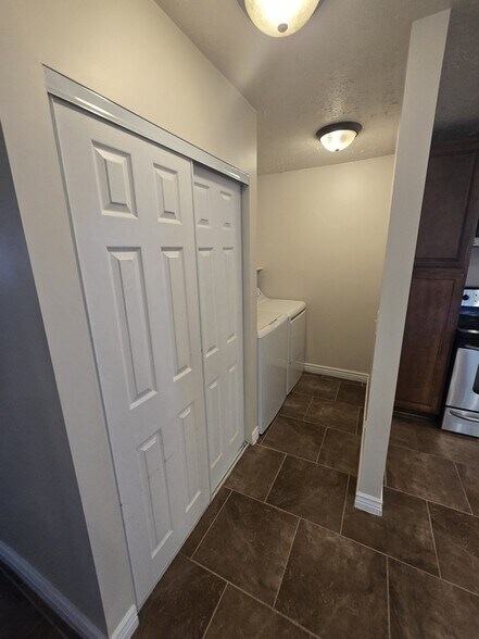 Building Photo - 12106 2570 W