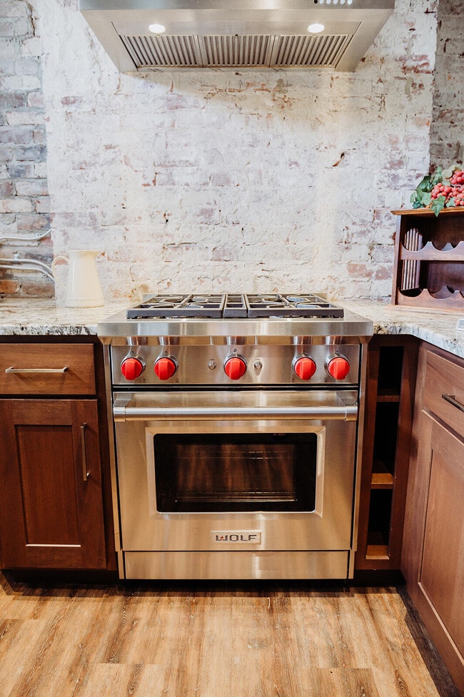 Building Photo - 275 S Limestone