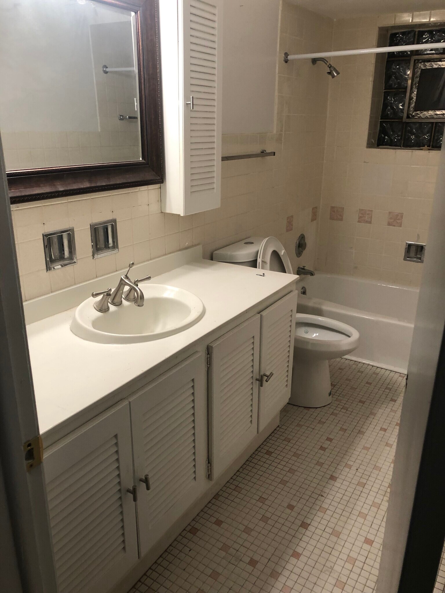 Bathroom 2 - 1806 S Mannheim Rd