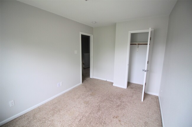 Building Photo - 6610 Loma Vista St