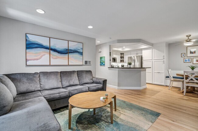 Building Photo - 2BR, 2BA UPGRADED CONDO DEL MAR! PET FRIEN...