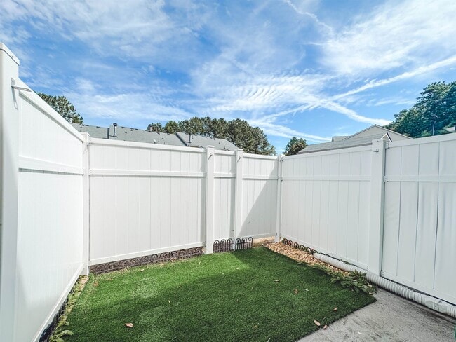 Building Photo - 3247 Hidden Cove Cir NW
