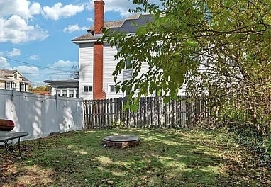 Building Photo - 576 Providence St