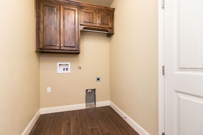 Building Photo - 9635 Mossberg St