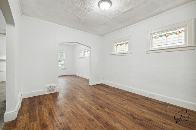 Building Photo - $1200/month bungalow