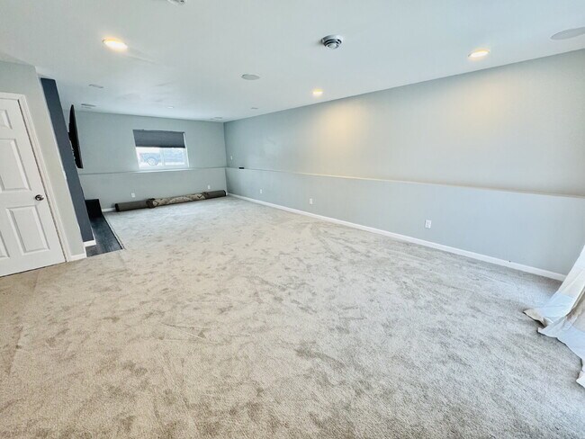 Building Photo - Newer Development Home Spacious 4-Bedroom 3 Bathroom Single Family Home with Finished Basement in...