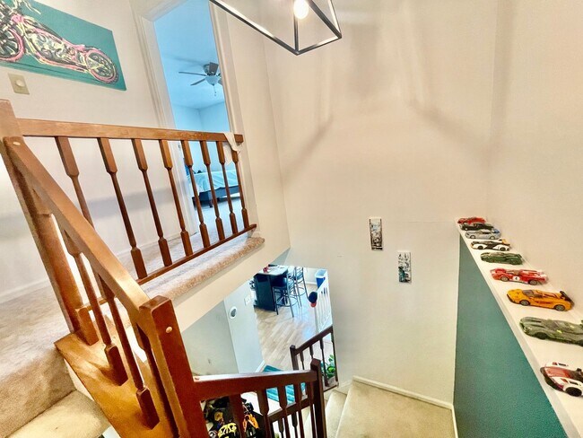 Building Photo - Charming and Spacious 3-Bedroom Home for R...