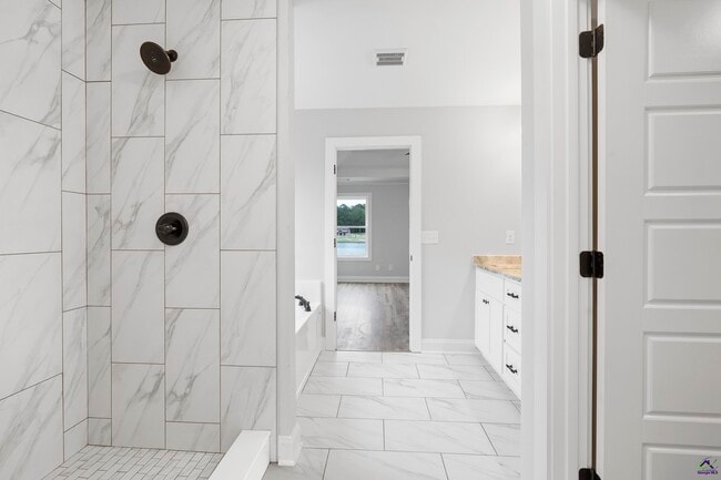 Building Photo - 168 Camden Way