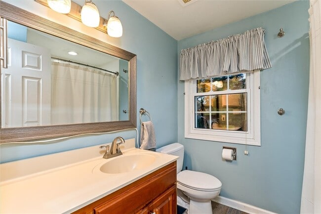 Building Photo - 46 Country Ln