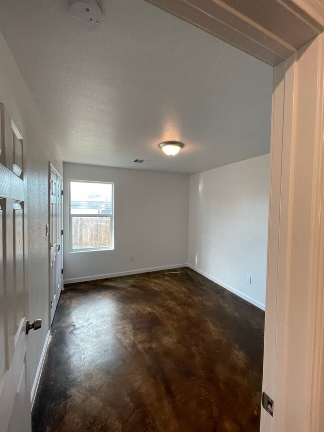 Building Photo - 410 Sugar Haven