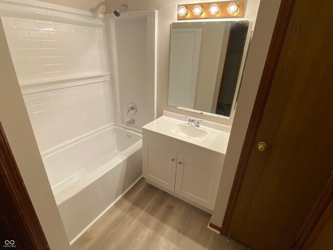 Building Photo - 5048 Shadow Pointe Dr