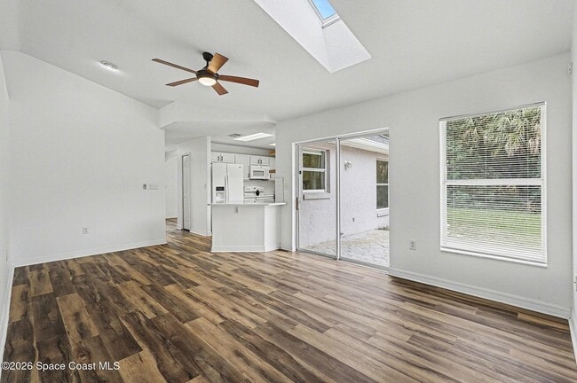 Building Photo - 998 Haas Ave NE