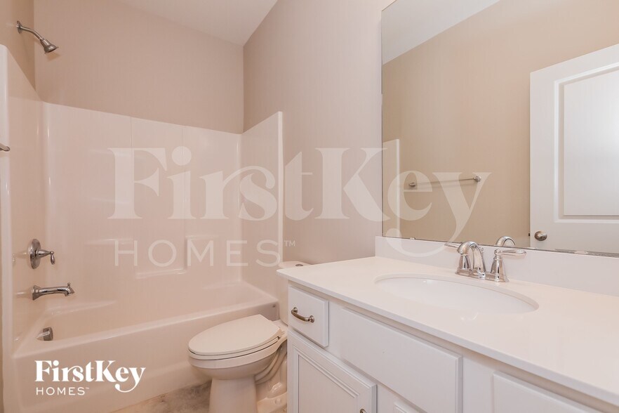 Building Photo - 3207 Elmwood Dr