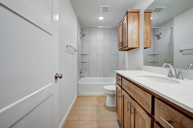 Building Photo - 323 Woodrock St