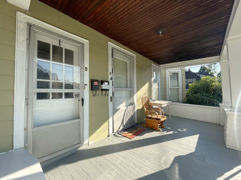 533 W. Gray Front Porch - 533 W Gray St