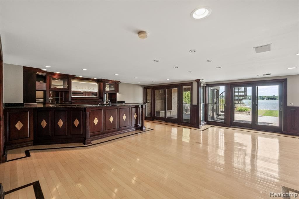 Building Photo - 2380 Walnut Lake Rd