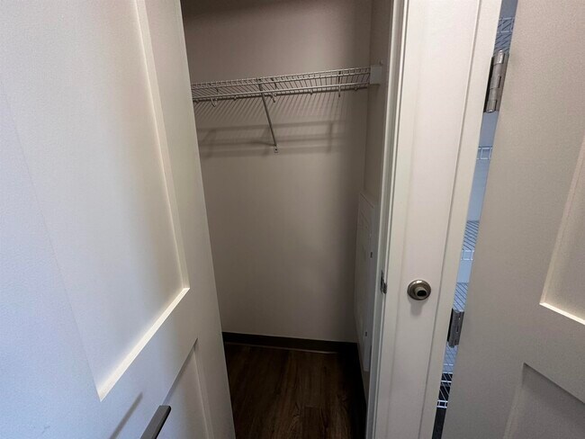 Building Photo - 409 Elm St