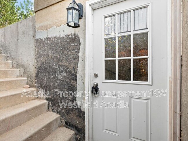 Building Photo - 25 E 2250 N