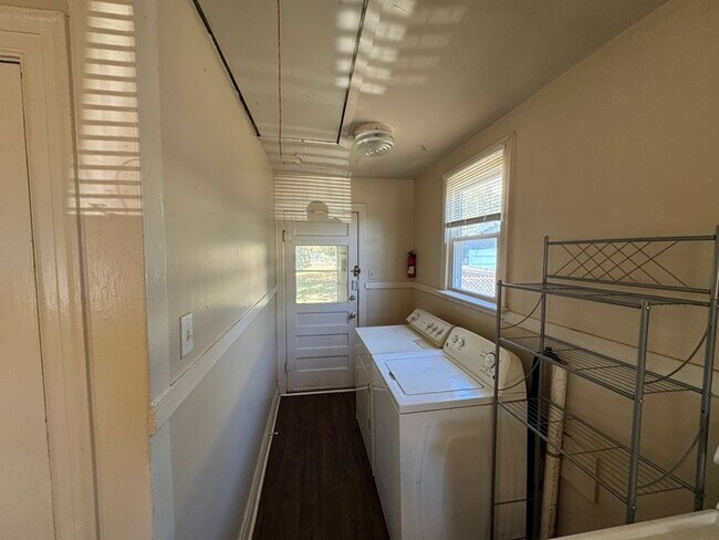 Building Photo - Nice 2 bedroom 1 bath home near UAMS