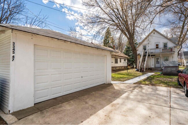 Building Photo - 3345 S 31st Ave