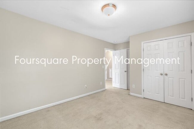 Building Photo - Single Family Home| 1st Floor Master Bedro...