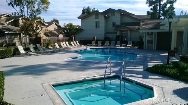 Building Photo - 13516 Apricot St