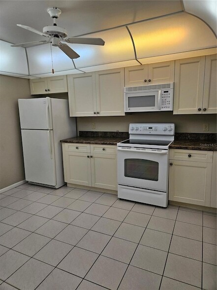 Building Photo - 7 Escondido Cir