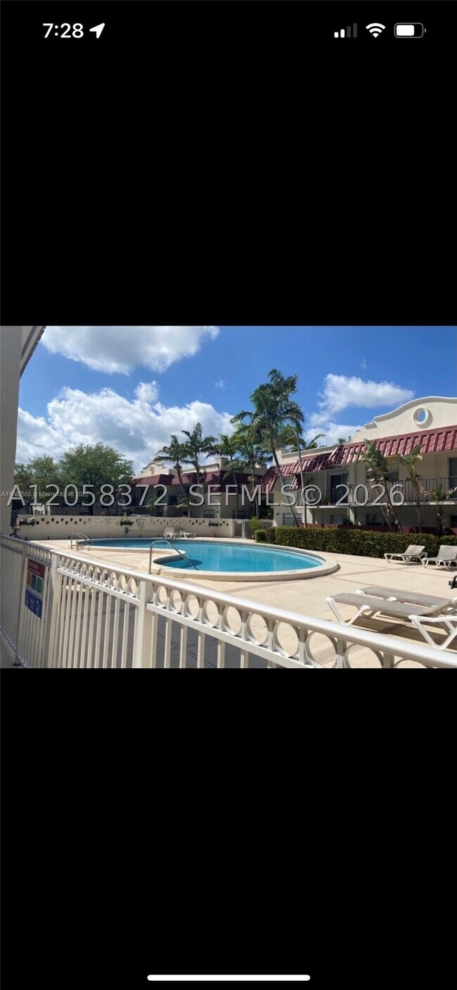 Building Photo - 8650 SW 67th Ave