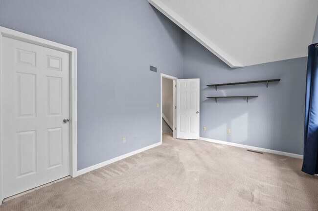 Building Photo - 3 Rivermead