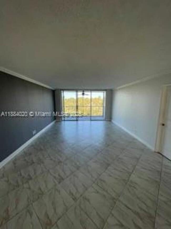 Building Photo - 3960 Oaks Clubhouse Dr