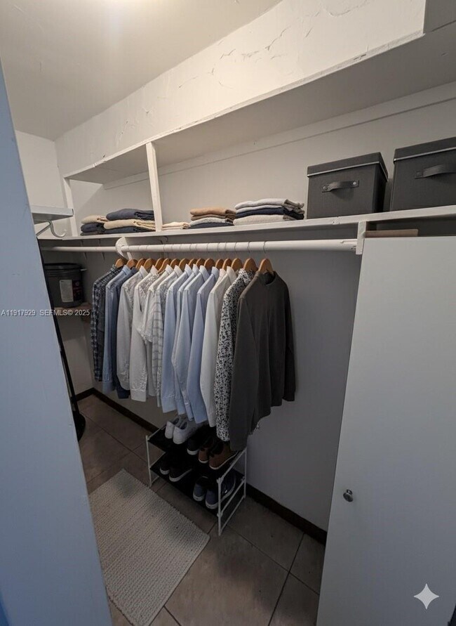 Building Photo - 1995 NE 167th St