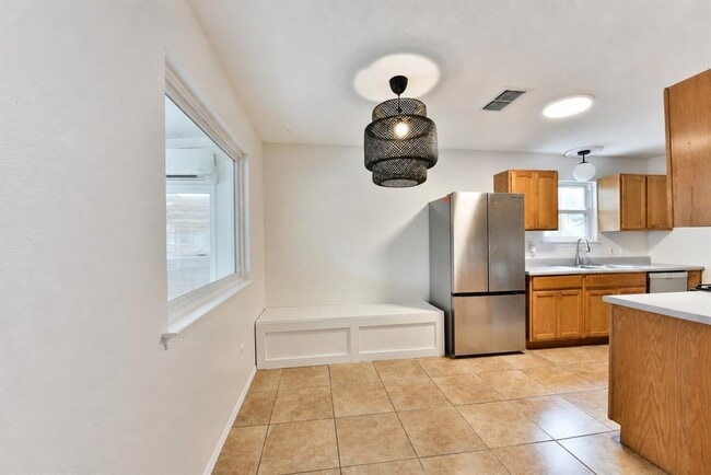 Building Photo - 8411 Romney Rd