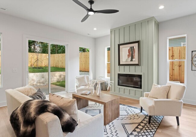 Building Photo - 2415 Pruitt St